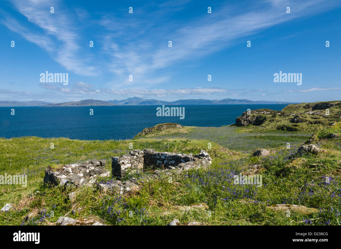 Verfallenen Bauernhof statt Lunga Treshnish Inseln Argyll & Bute Blick zur Isle of Mull, Schottland Stockfoto