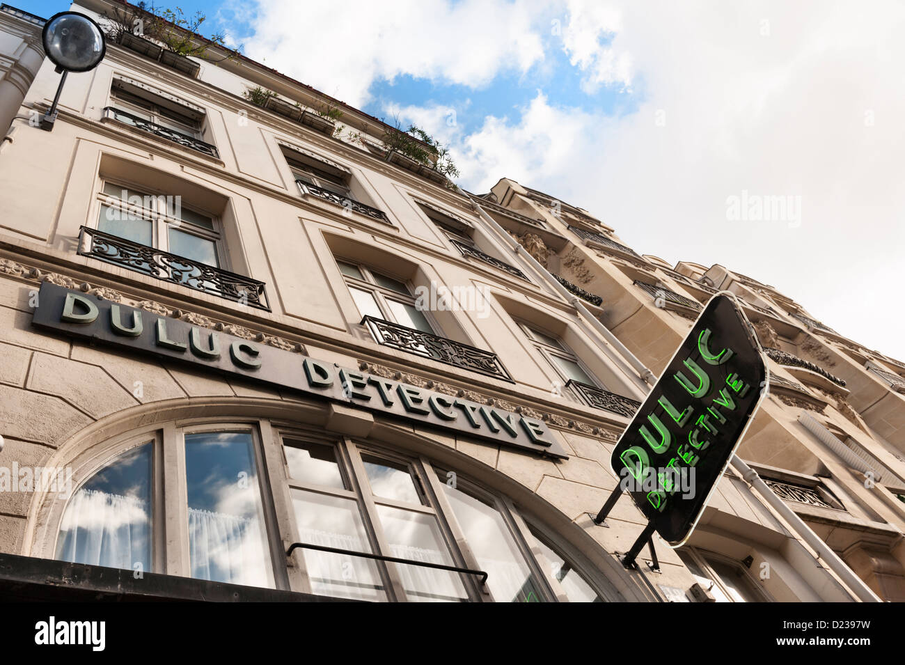 PARIS, Frankreich: Die berühmte Duluc Detective Agency bei 18, Rue du Louvre in Paris. Stockfoto