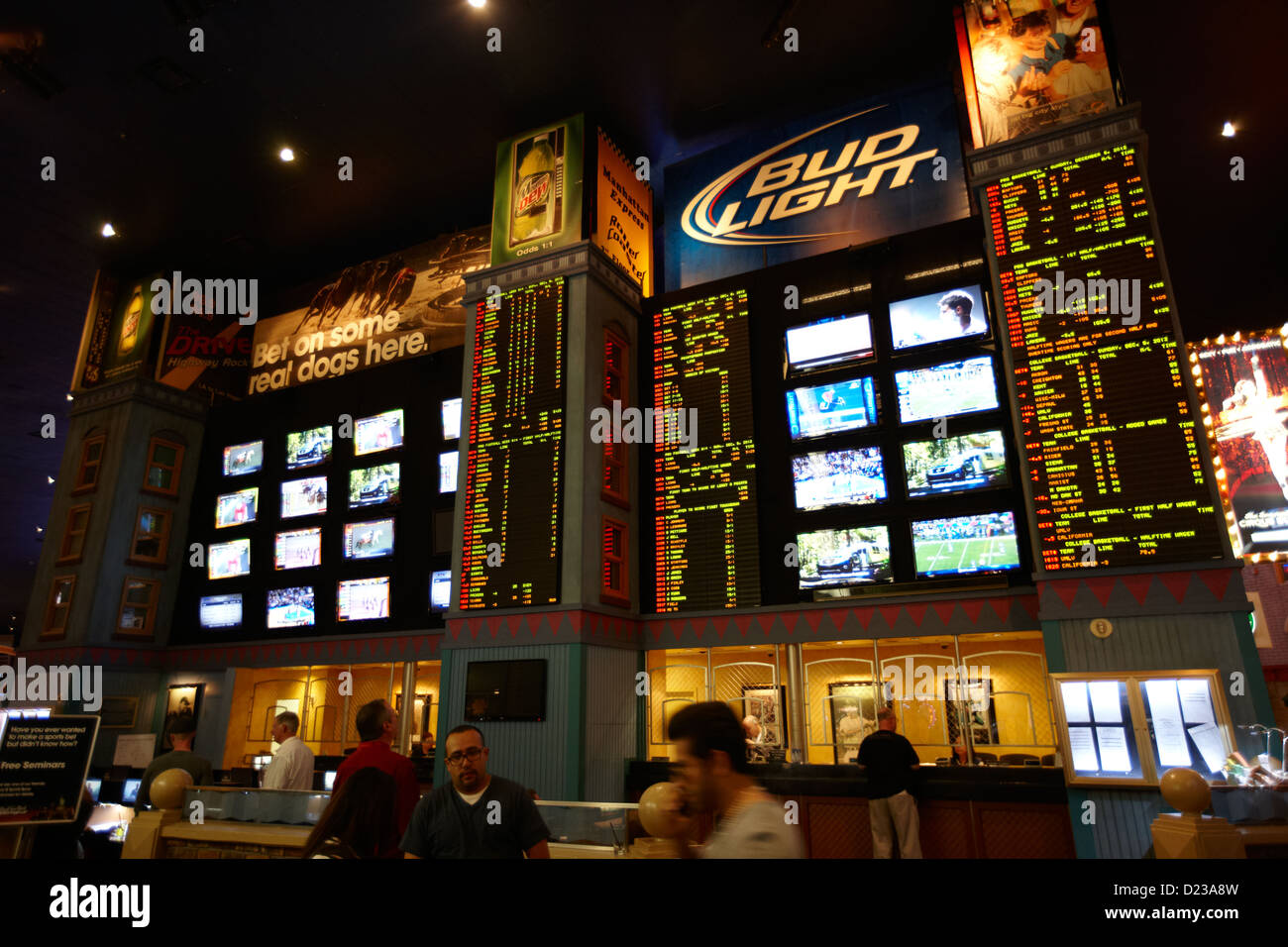 Sportwetten-Bildschirme in einem Casino in Las Vegas Nevada, usa Stockfoto