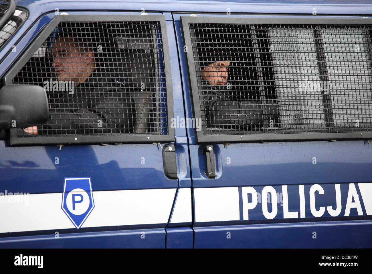 Posen, Polen, Polizisten im Streifenwagen während einer demonstration Stockfoto