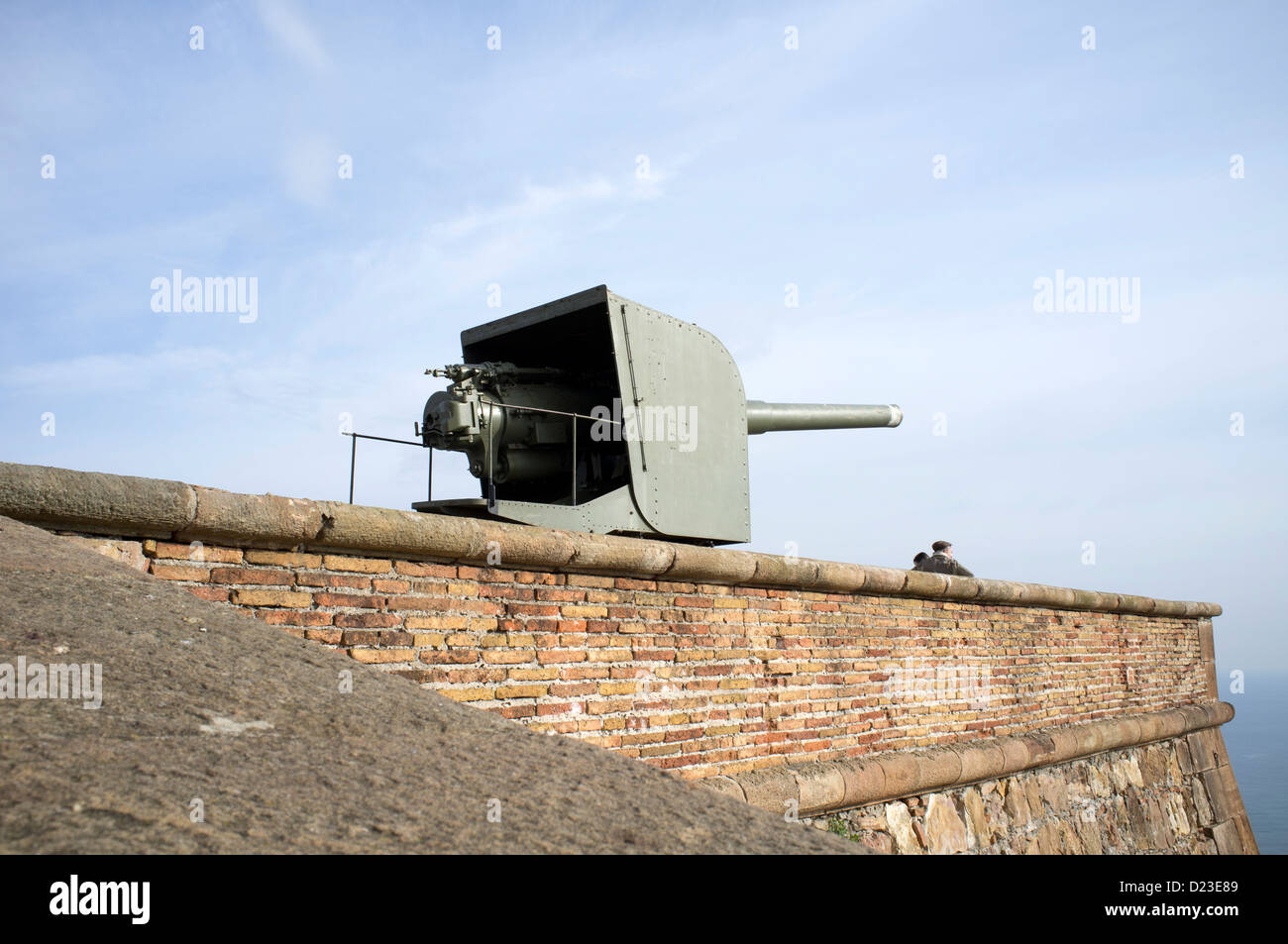 Eine Pistole auf den Wällen von Castell de Montjuïc, Barcelona, Spanien Stockfoto