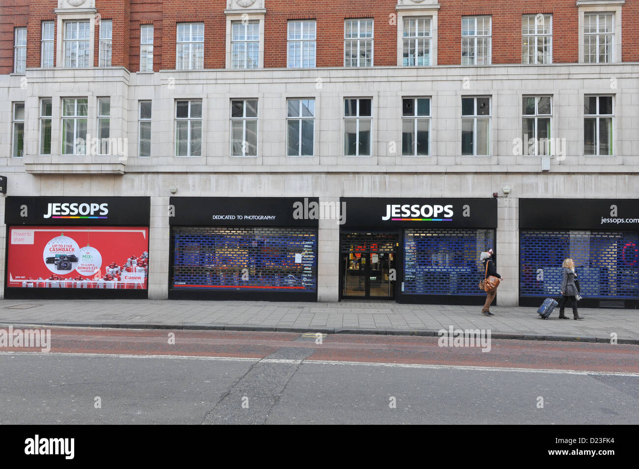 New Oxford Street, London, UK. 13. Januar 2013. Die Vorderseite des Jessops Hauptgeschäft im Zentrum von London, nun geschlossen. Jessops Londoner Flagship-Store ist bestand nach der Schließung aller 187 Geschäfte gerodet, wie das Unternehmen in die Verwaltung mit einem Verlust von 1.400 Arbeitsplätzen geht. Stockfoto