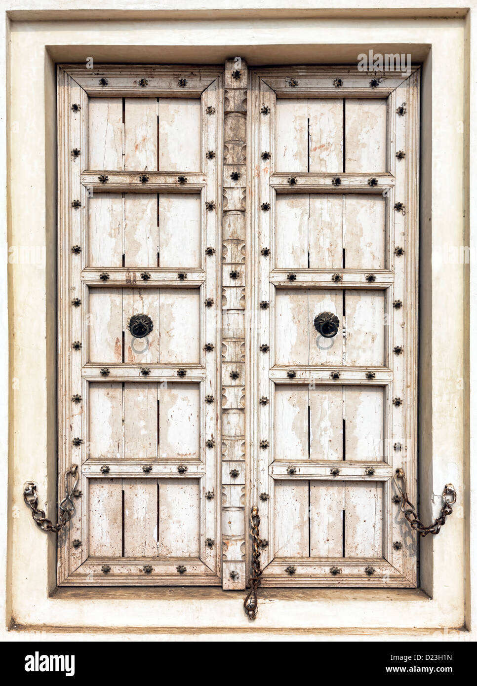 Alte Fensterläden aus Holz. Rajasthan, Indien Stockfoto