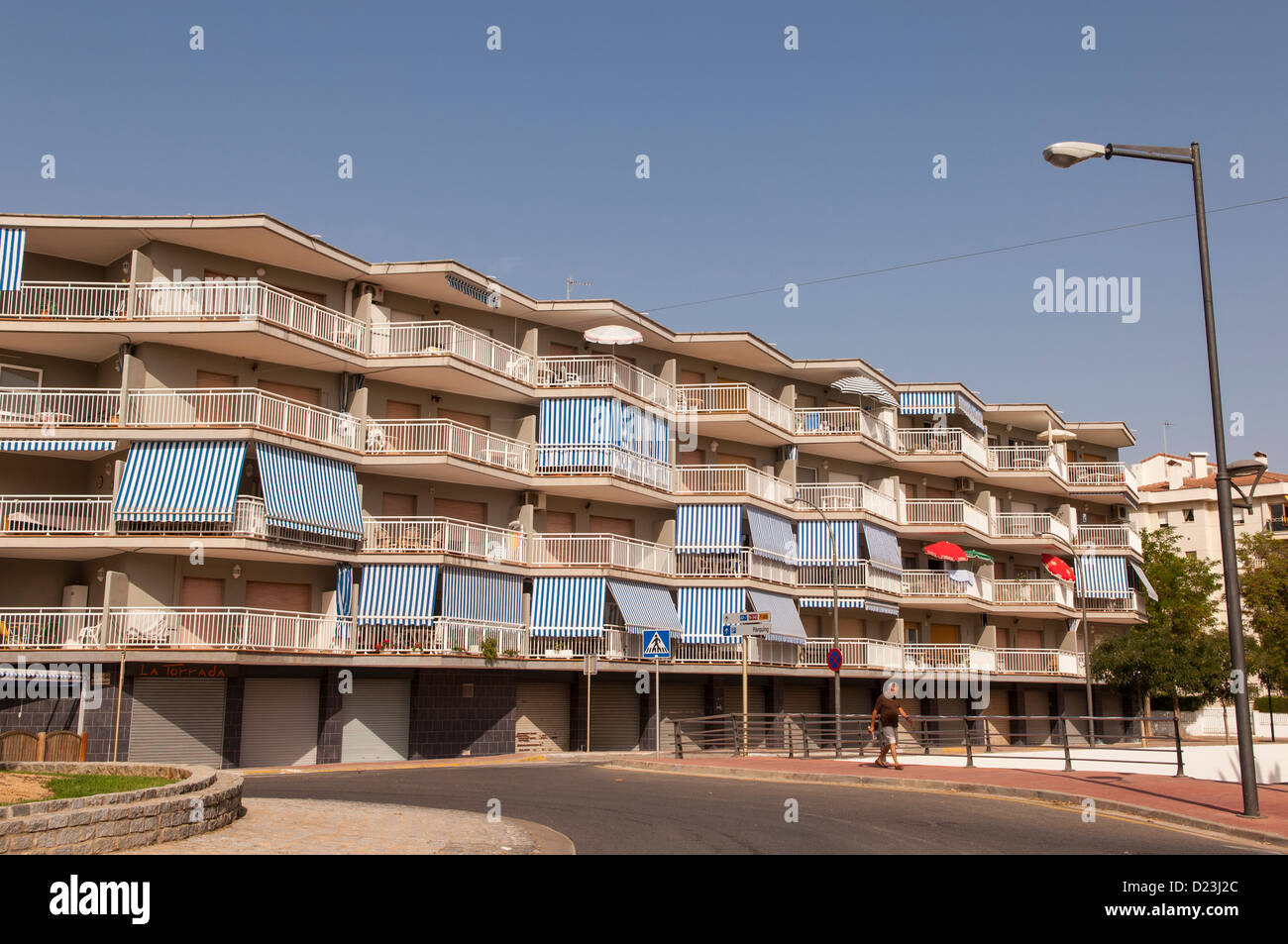 Wohnungen in der Fischerei Hafen von Cambrils, Costa Dorada, Spanien Stockfoto