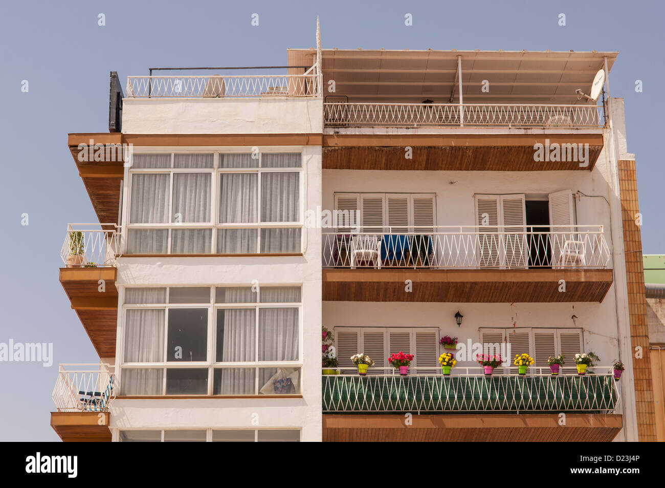 Wohnungen in der Fischerei Hafen von Cambrils, Costa Dorada, Spanien Stockfoto