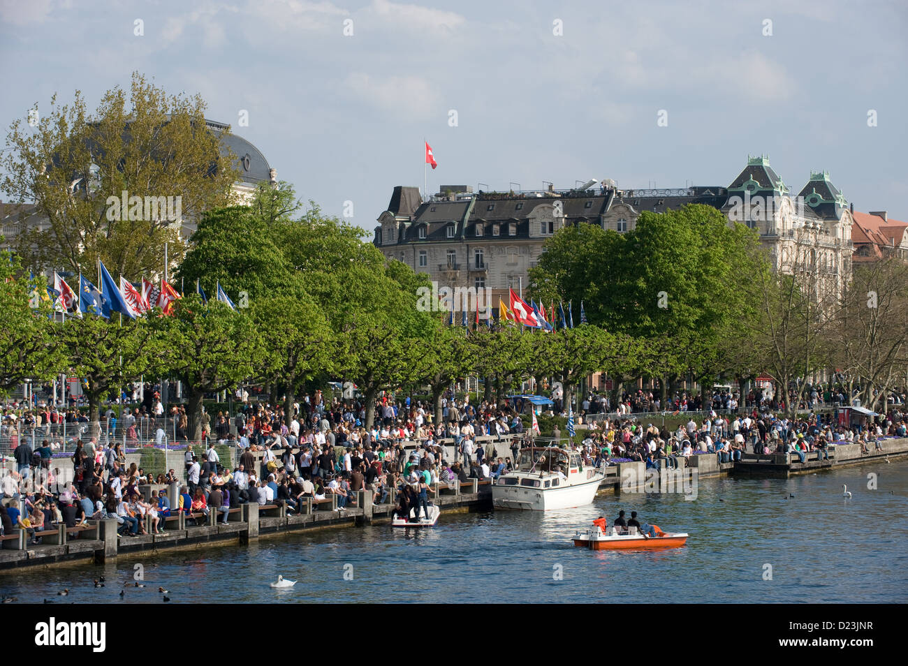 Zürich, Schweiz, auf die Menschen am Bellevue Zürichsee Stockfoto