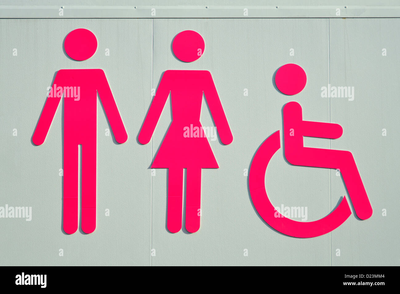 WC-WC-Schild Symbol für Damen Herren und Behinderteneinrichtungen England Großbritannien Stockfoto