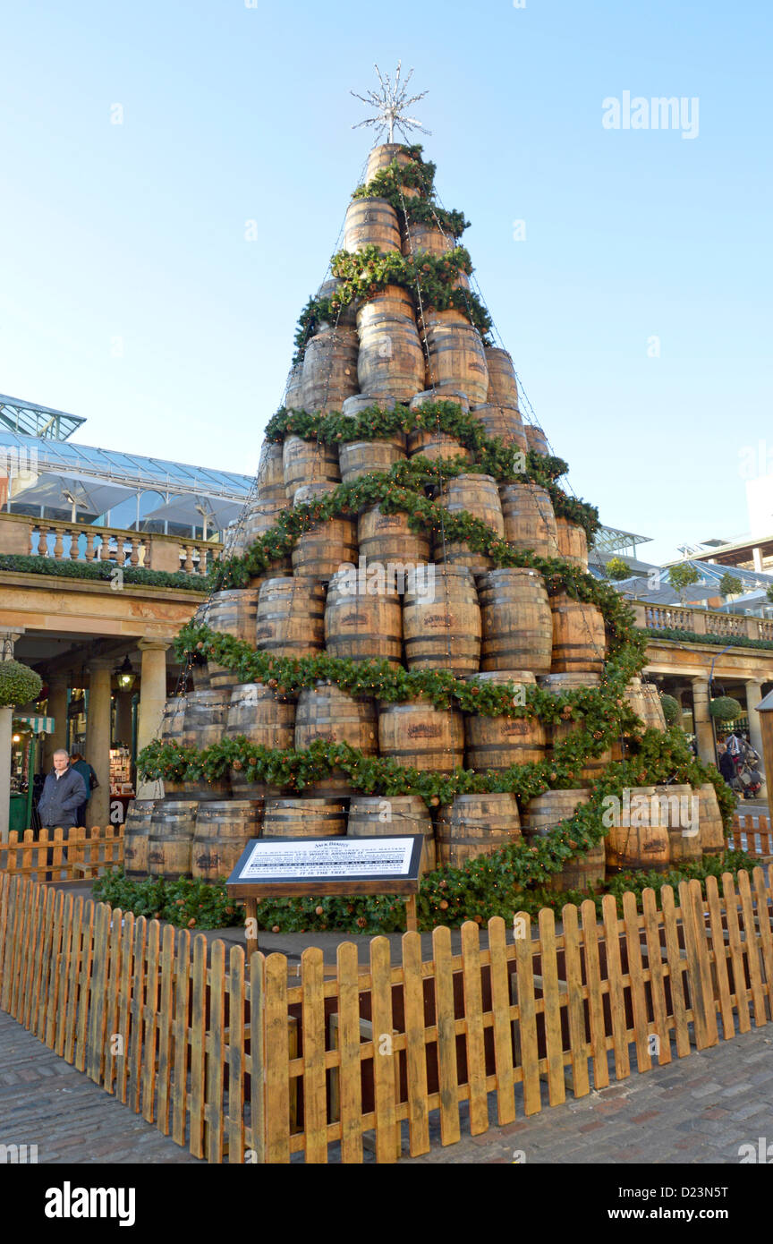 Jack Daniels Weihnachtsbaum aus Fässern, die beherbergte einst