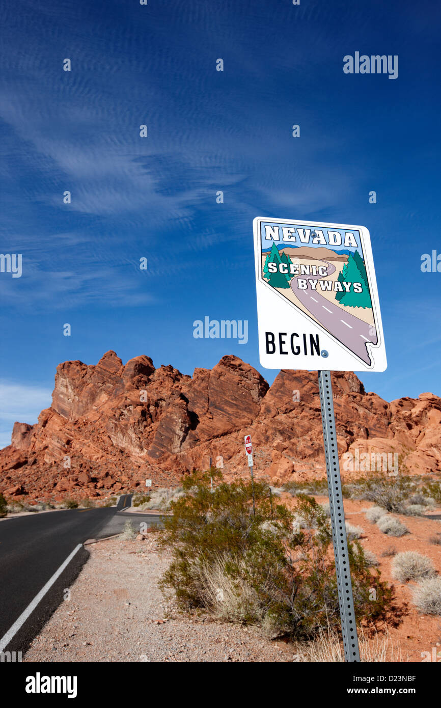 Nevada Panoramastraßen beginnen Wegweiser auf dem weißen Kuppeln Straße Tal des Feuers Staatspark Nevada, usa Stockfoto