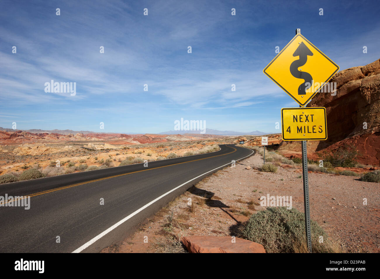 kurvenreichen Straße durch das Tal des Feuers Staatspark Nevada, usa Stockfoto
