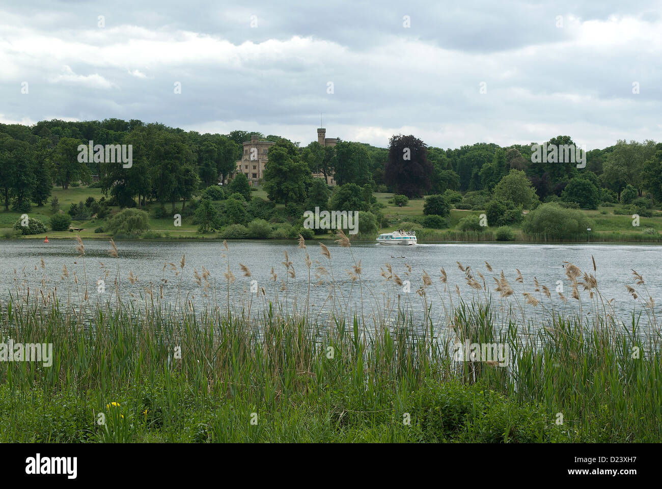 Potsdam, Deutschland, schauen Sie sich Babelsberg Palace der Havel Stockfoto