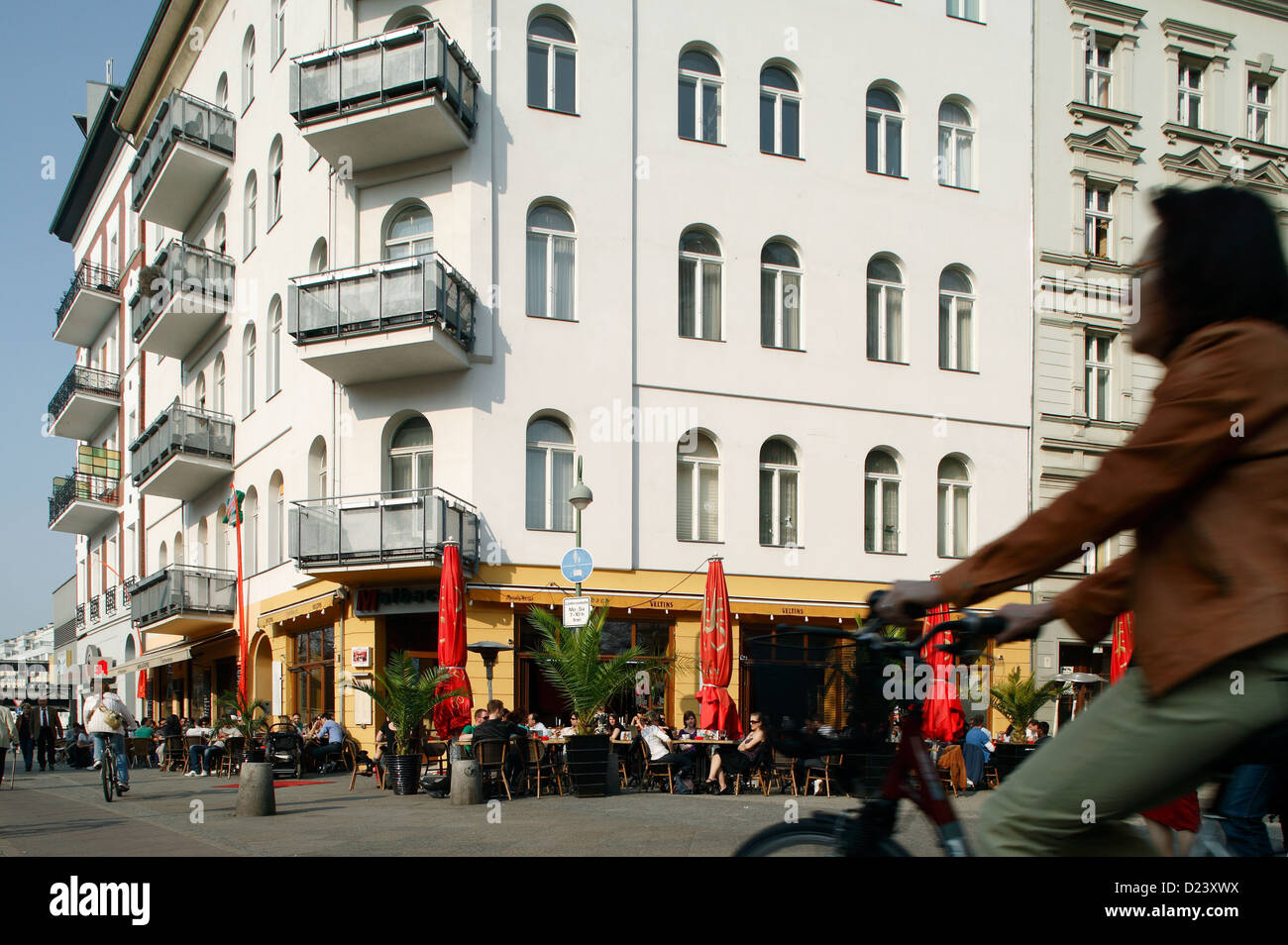 Berlin, Deutschland, auf die Straßencafés Maassenstraße Stockfoto