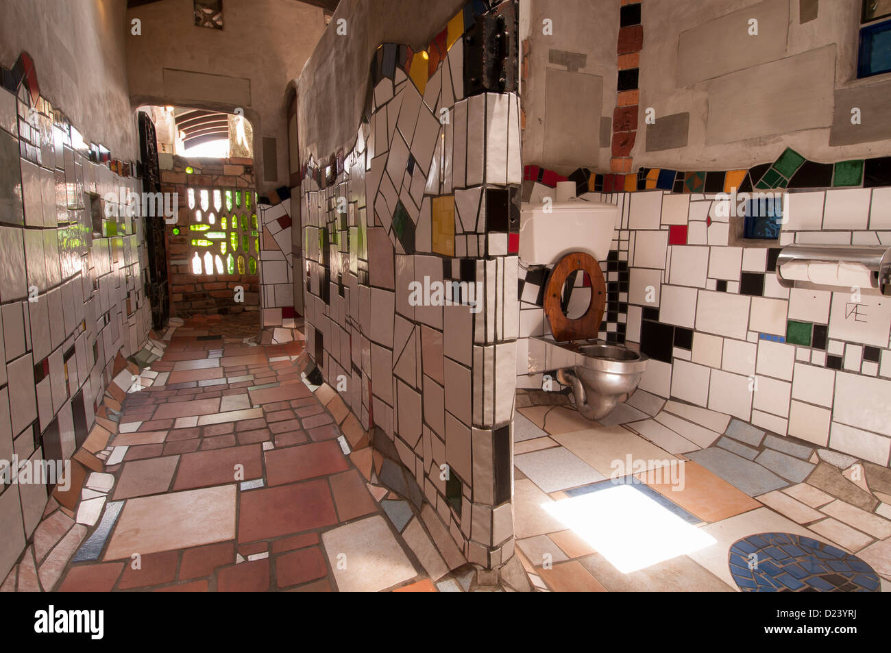 Frederick Hundertwassers Toilette wurde im Morgengrauen Zeremonie eröffnet. Stockfoto