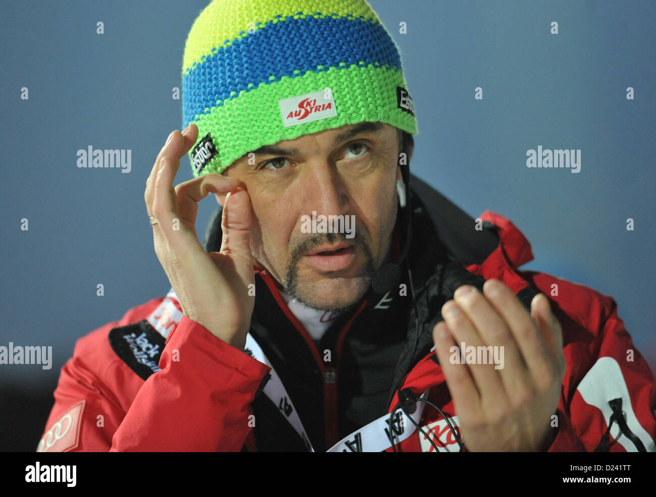 Deutsche Trainer der österreichischen Nationalmannschaft Remo Krug Gesten während der Männer 10 km Sprint-Rennen der Biathlon-Weltcup in der Chiemgau Arena in Ruhpolding, Deutschland, 12. Januar 2013. Foto: Andreas Gebert Stockfoto