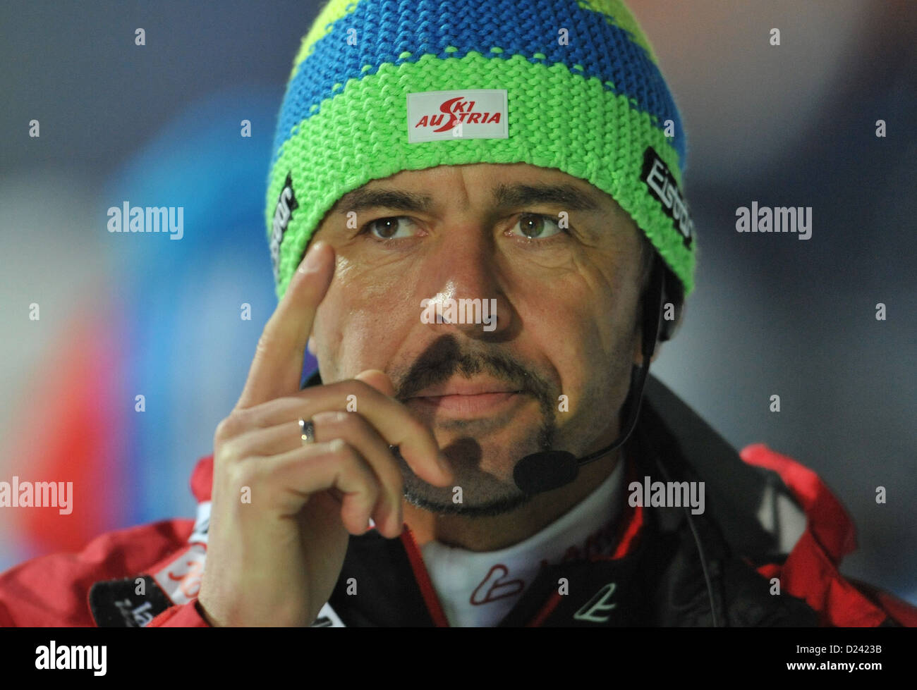 Deutsche Trainer der österreichischen Nationalmannschaft Remo Krug Gesten während der Männer 10 km Sprint-Rennen der Biathlon-Weltcup in der Chiemgau Arena in Ruhpolding, Deutschland, 12. Januar 2013. Foto: Andreas Gebert Stockfoto