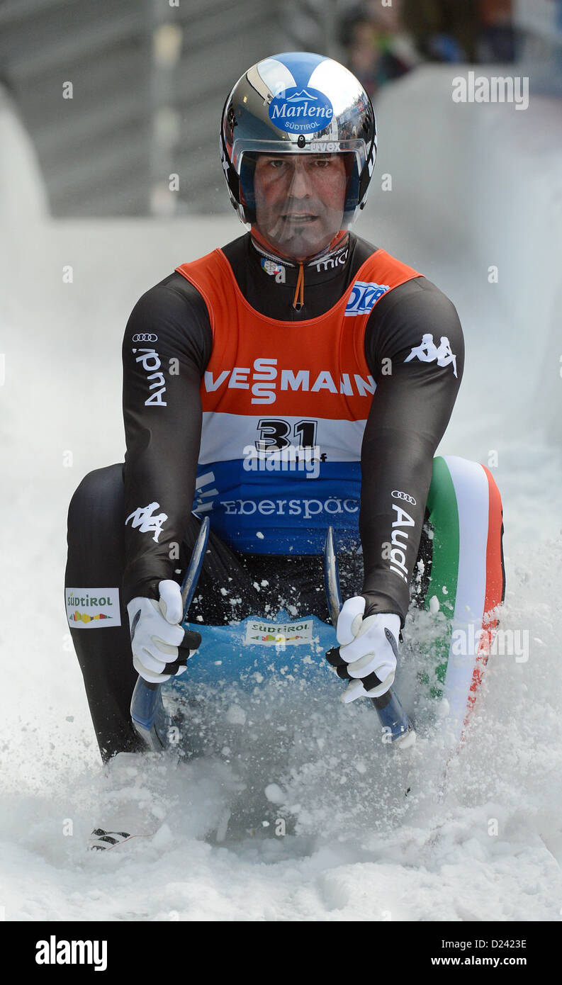 Italienischer Rennrodler Armin Zöggeler beendet seinen Lauf in den FIL Rennrodel-Europameisterschaften in Oberhof, Deutschland, 13. Januar 2013. Er beendete auf dem elften Platz. Foto: Hendrik Schmidt Stockfoto