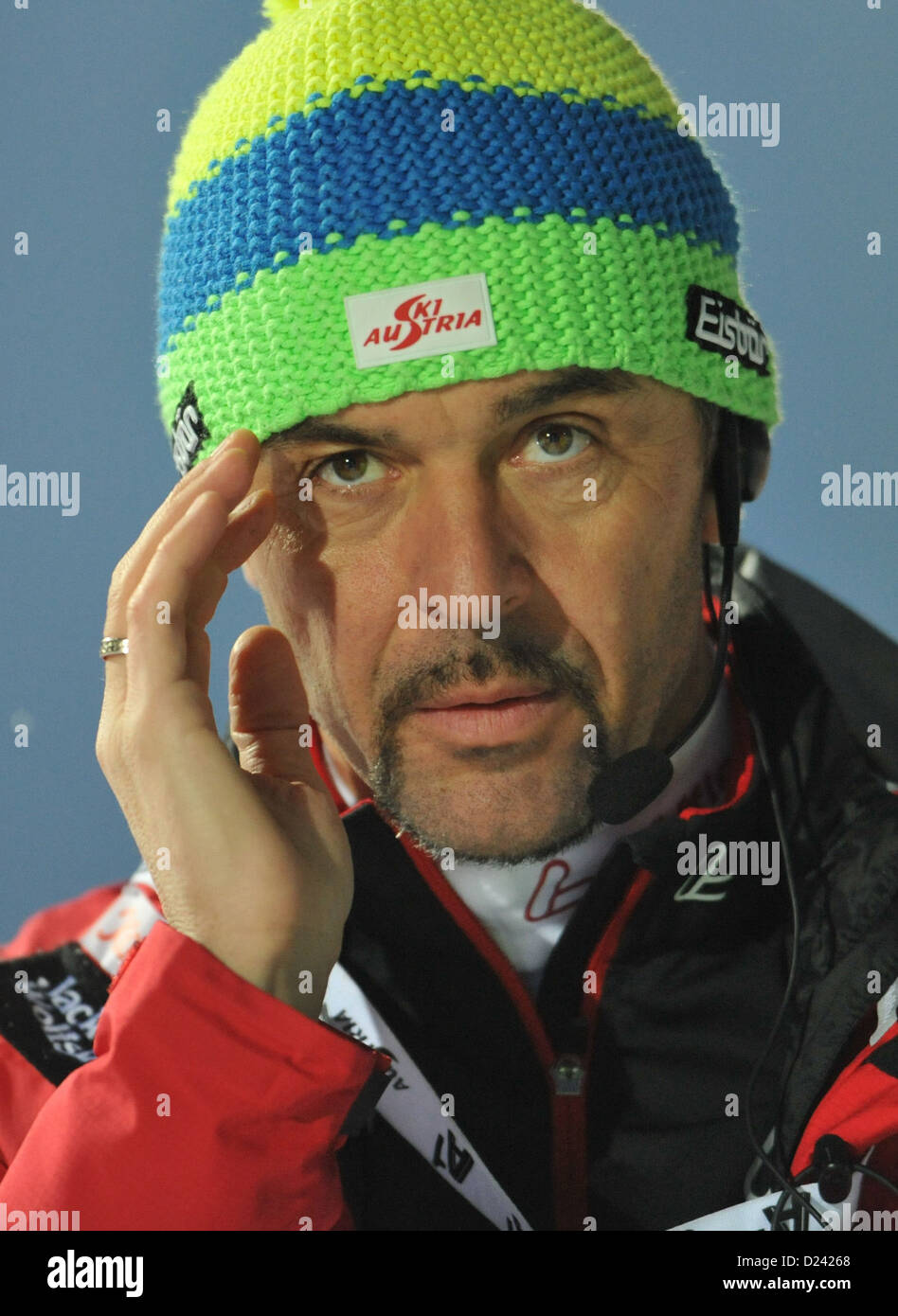 Deutsche Trainer der österreichischen Nationalmannschaft Remo Krug Gesten während der Männer 10 km Sprint-Rennen der Biathlon-Weltcup in der Chiemgau Arena in Ruhpolding, Deutschland, 12. Januar 2013. Foto: Andreas Gebert Stockfoto