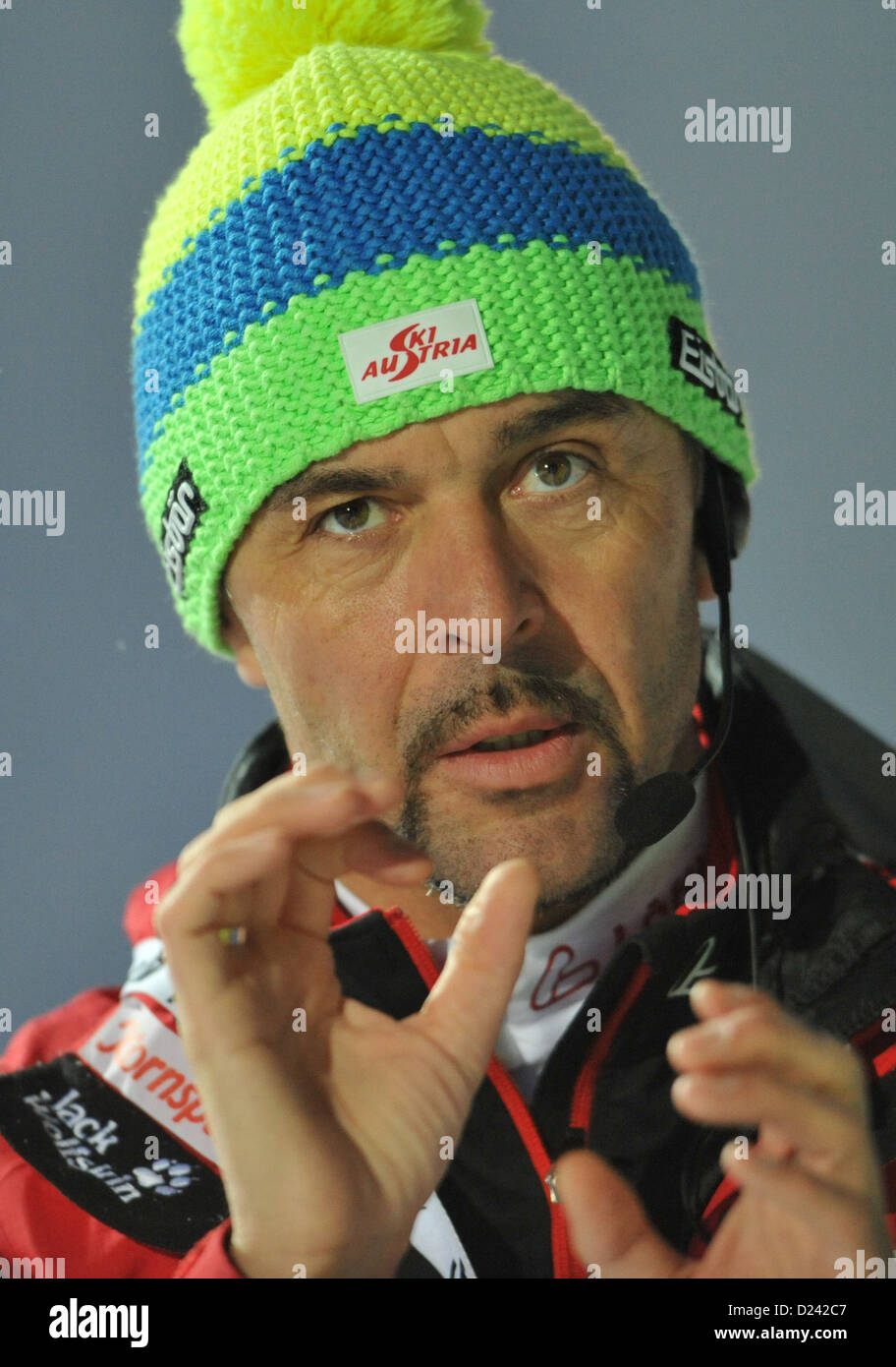 Deutsche Trainer der österreichischen Nationalmannschaft Remo Krug Gesten während der Männer 10 km Sprint-Rennen der Biathlon-Weltcup in der Chiemgau Arena in Ruhpolding, Deutschland, 12. Januar 2013. Foto: Andreas Gebert Stockfoto