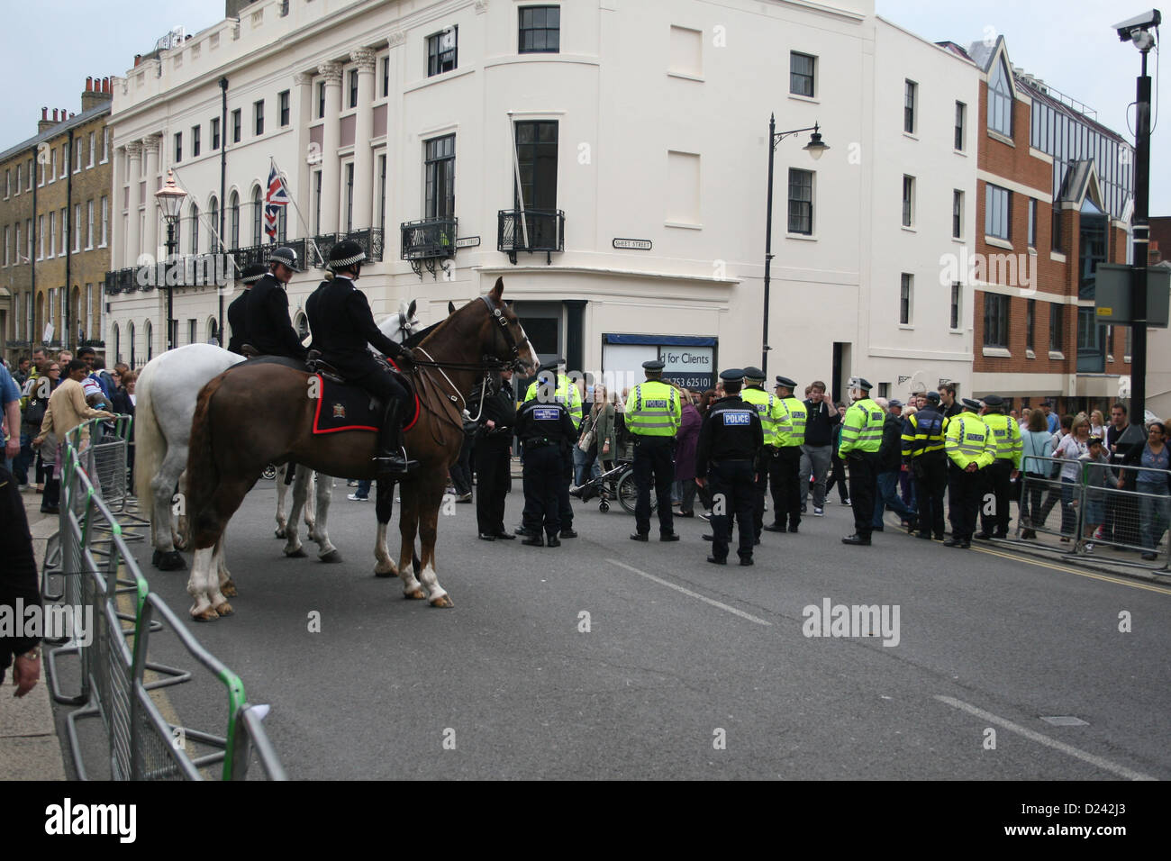 POLIZEI-PFERDE CROWD CONTROL WINDSOR 2012 Stockfoto