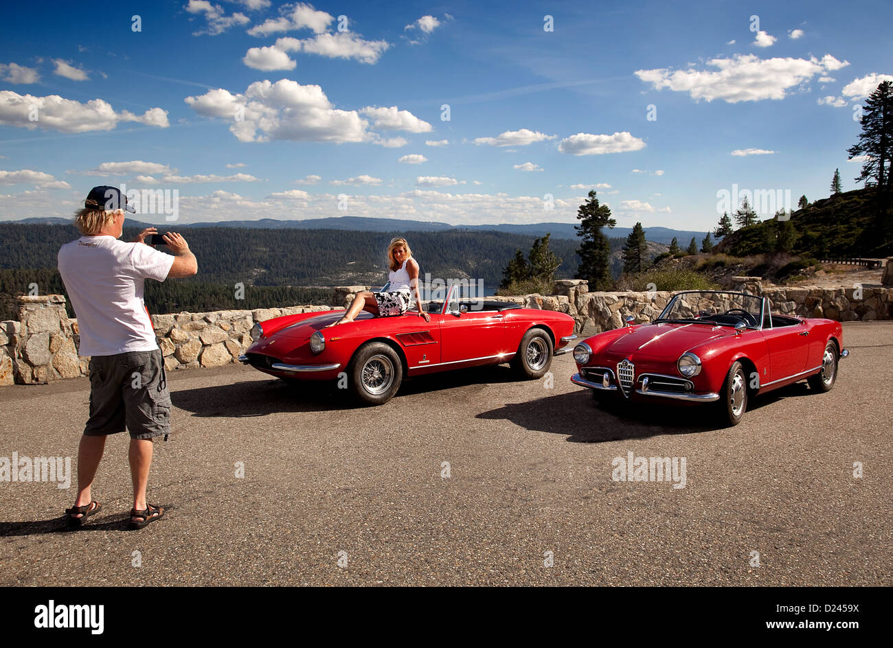 Ferrari 375 und Alfa Spider Hausierer Hill übersehen auf dem HWY 88 California USA Farbe Tour im Herbst 2010 Stockfoto