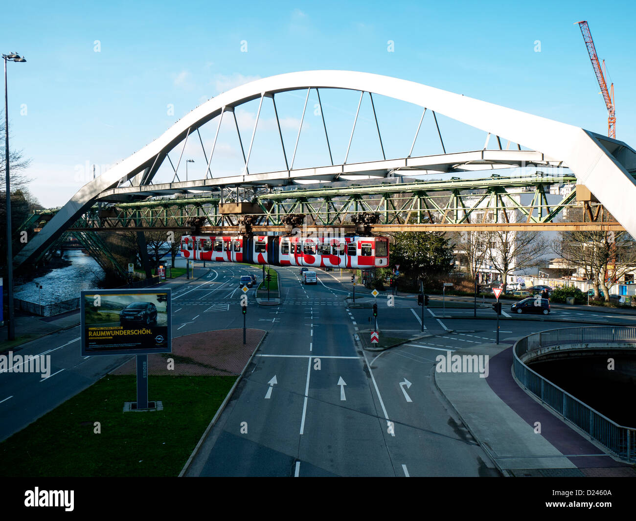 Einschienenbahn "Die Schwebebahn" in Wuppertal, Deutschland Stockfoto