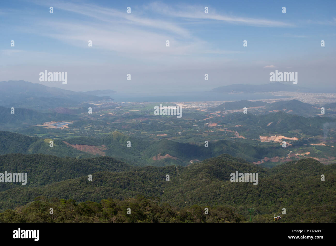 Ein Blick in Richtung der Stadt Da Nang Ba Na Hügel Vietnam entnommen Stockfoto