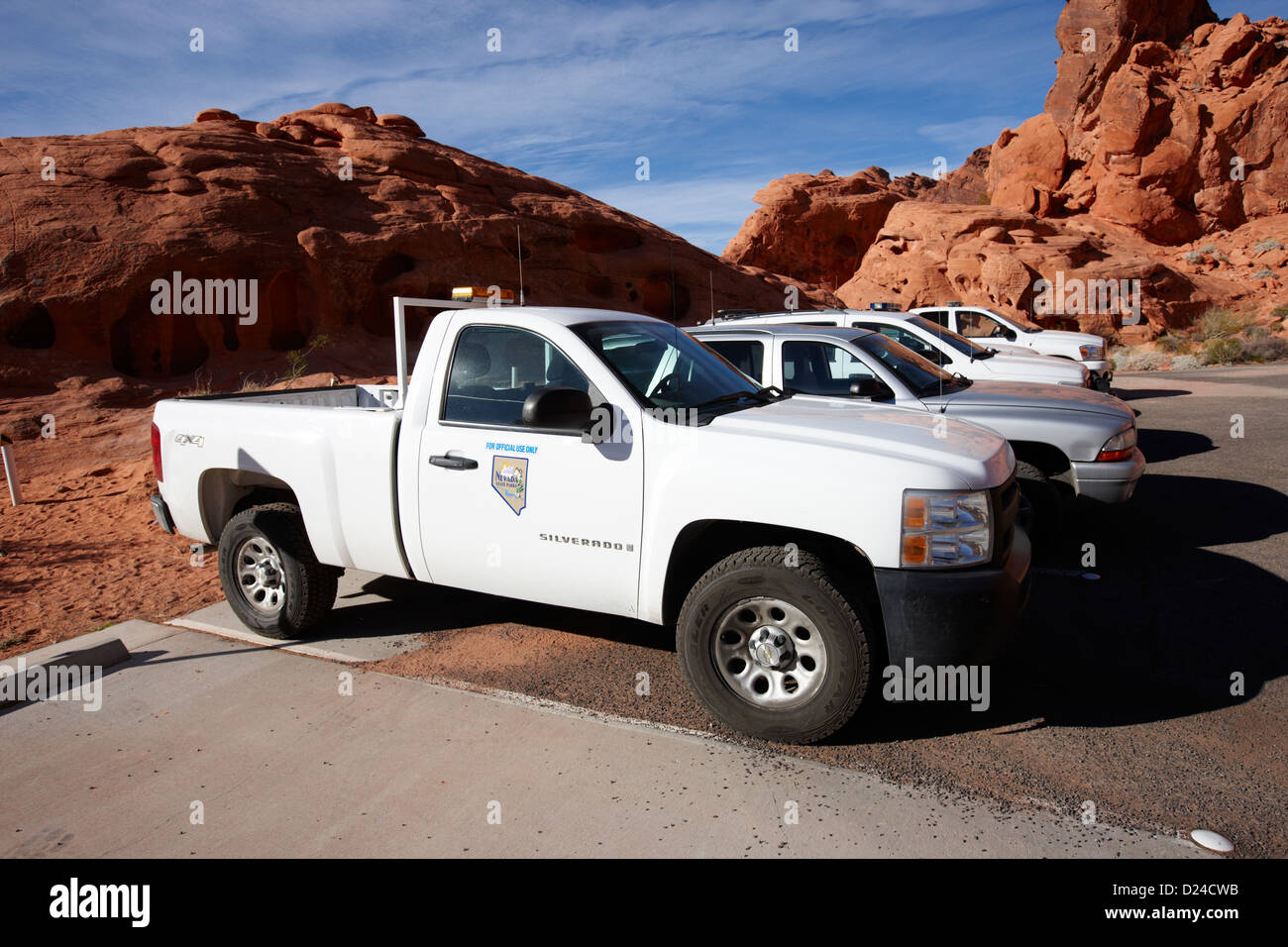 State Park Ranger Fahrzeugen in das Tal der Feuerwehr Staatspark Nevada, usa Stockfoto