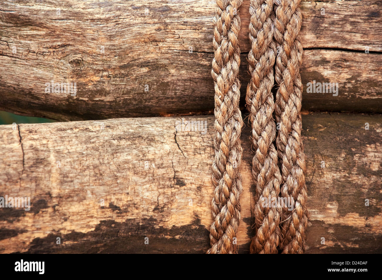 Schiff Seil und verwitterte Holz Hintergrund Stockfoto