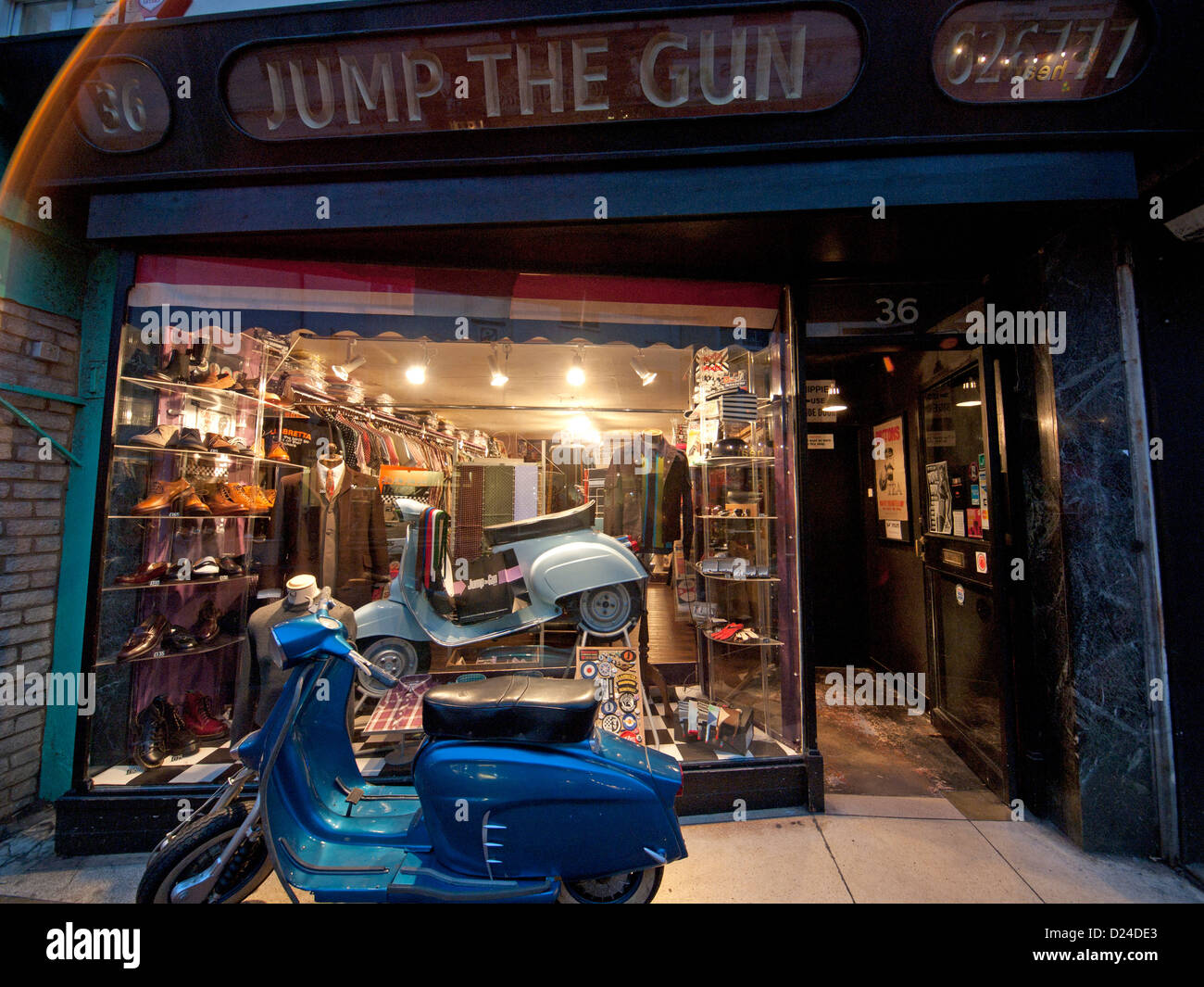 Die Waffe wechseln, einem beliebten Mens Fashion Shop in der North Laine in Brighton. Stockfoto