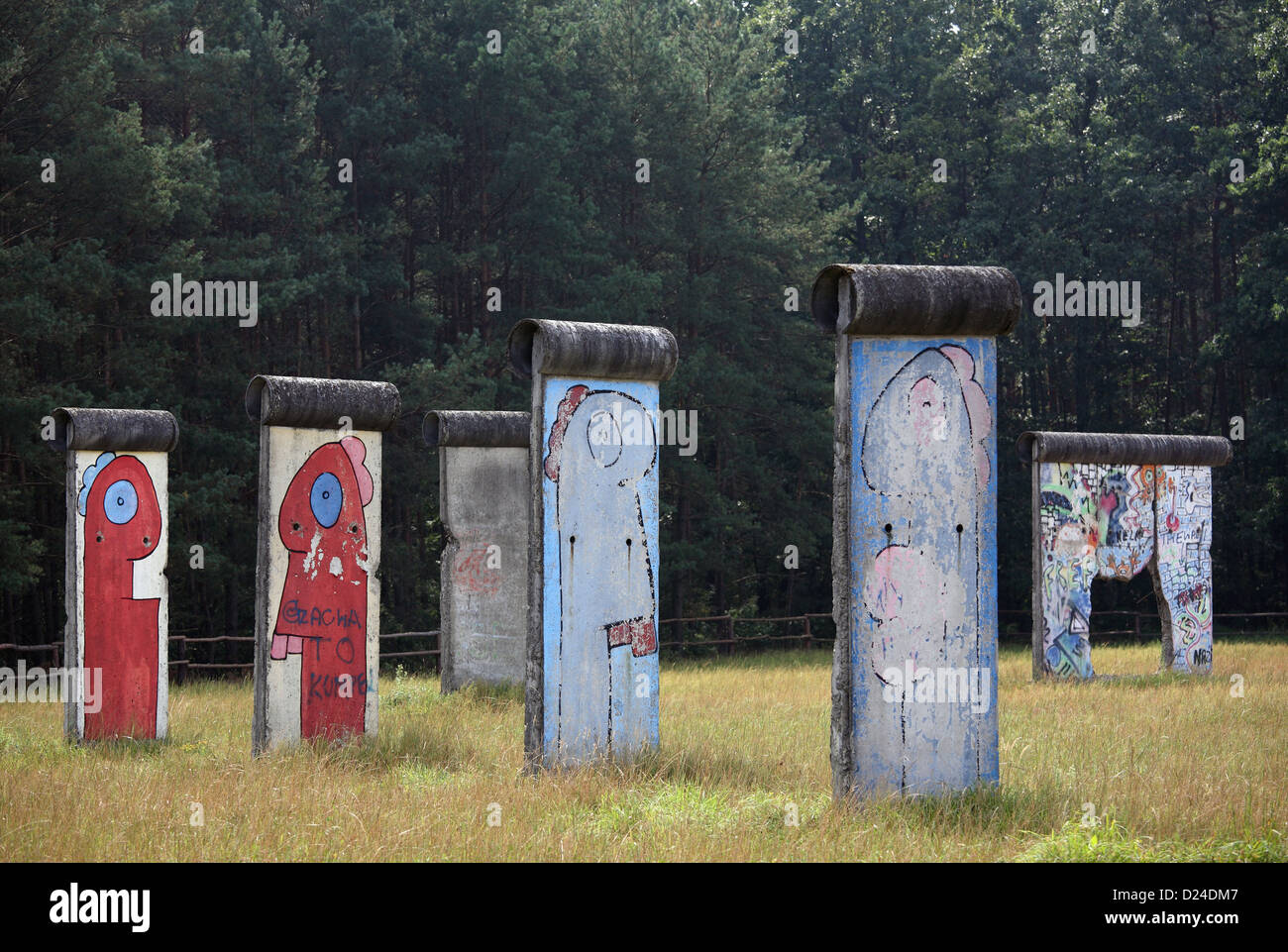 Sosnowka, Polen, Stücke der Berliner Mauer mit Entwürfen von Thierry Noir Stockfoto