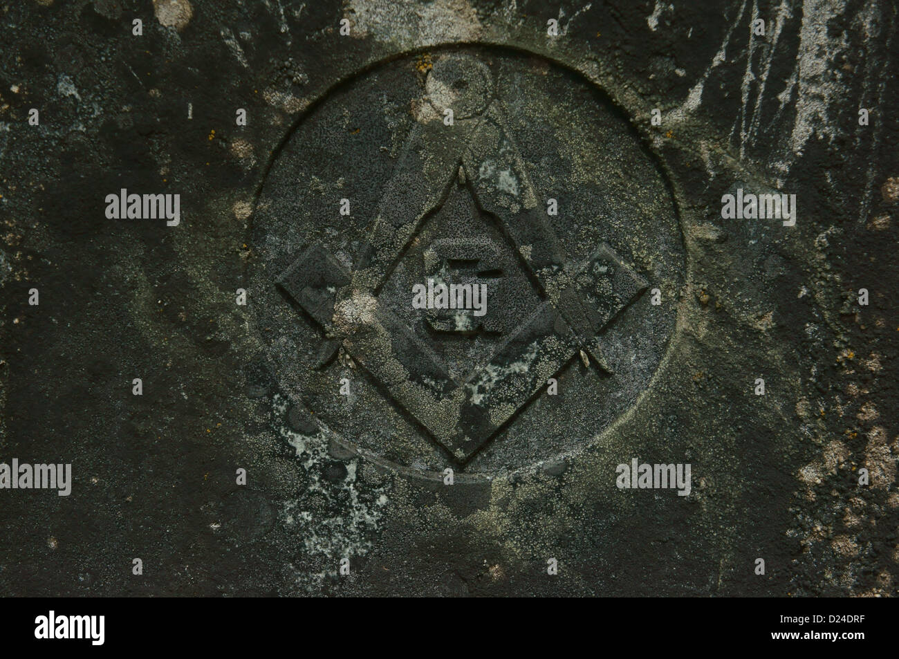 Freimaurer-Symbol auf Grabstein Stockfoto
