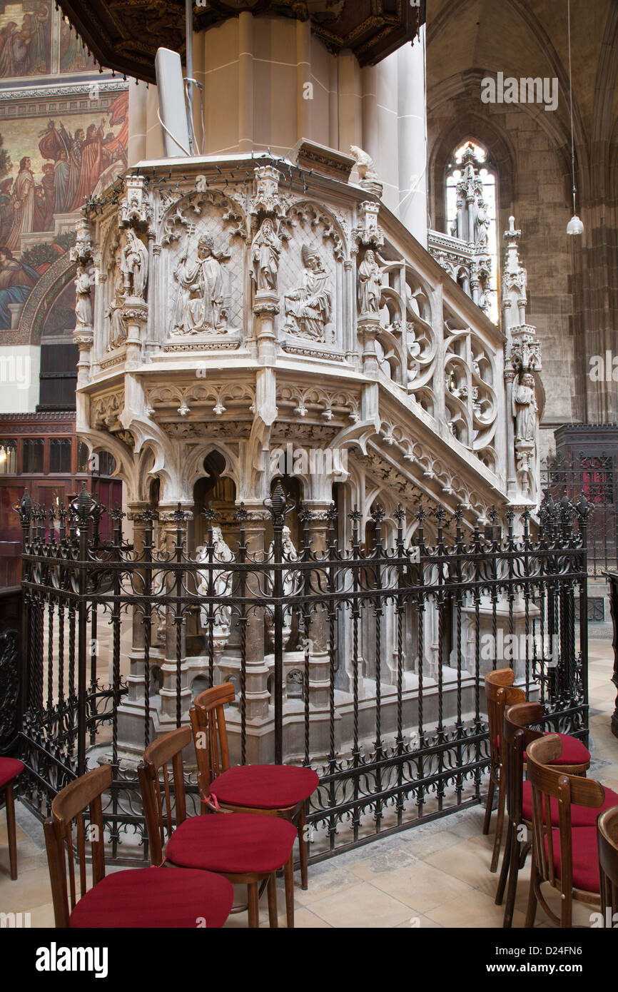 KOSICE - Januar 3: Neo-gotische Kanzel Bildhauer W. Aubram und R. Argenti aus gotischen Kathedrale der Heiligen Elisabeth Stockfoto
