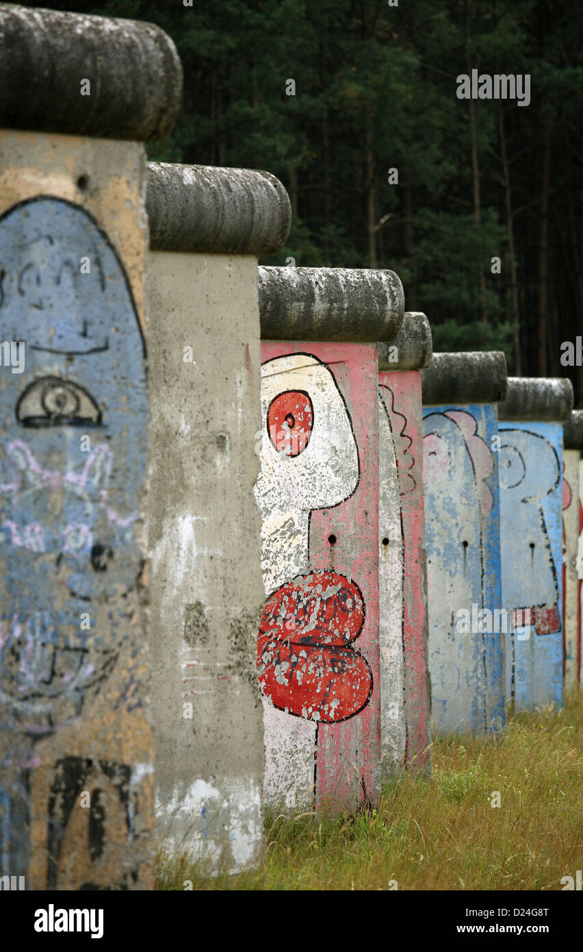 Sosnowka, Polen, Stücke der Berliner Mauer mit Entwürfen von Thierry Noir Stockfoto