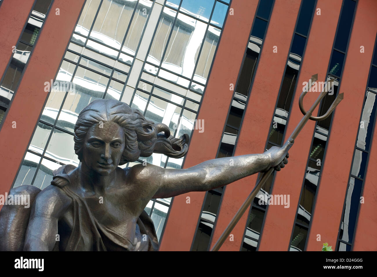 PORTLANDIA SKULPTUR PORTLAND BUILDING SW 5TH AVENUE DOWNTOWN PORTLAND OREGON USA! EDITORIAL NUR! Stockfoto
