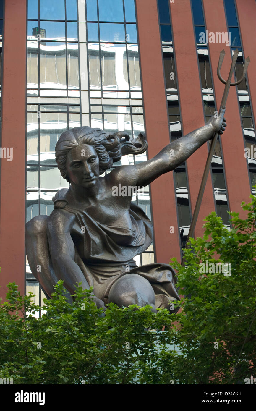PORTLANDIA SKULPTUR PORTLAND BUILDING SW 5TH AVENUE DOWNTOWN PORTLAND OREGON USA! EDITORIAL NUR! Stockfoto