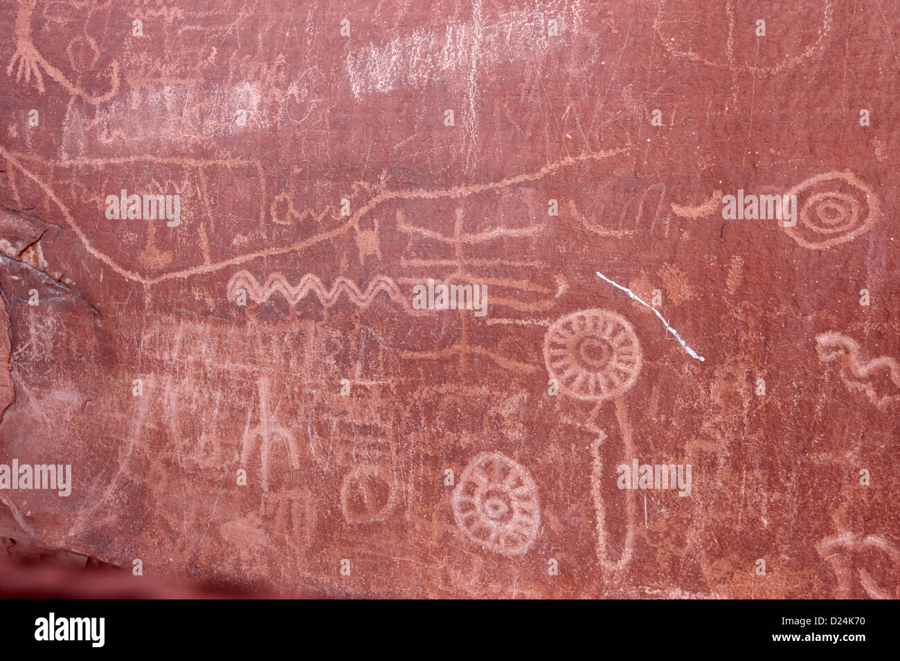 Petroglyphen auf Atlatl großen Felsen Tal der Feuer Staatspark Nevada, usa Stockfoto