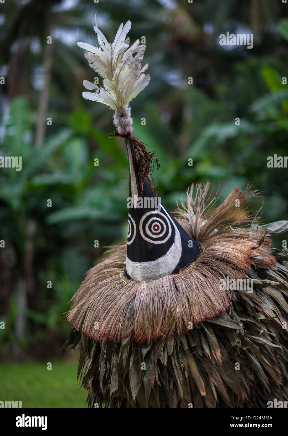 Tubuan Tanz mit Duk-Duk riesige Masken, Rabaul, East New Britain, Papua Neu Guinea Stockfoto