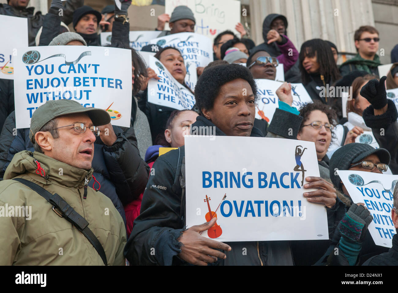 Unterstützer der Ovation Kabel Kanal Kundgebung vor Brooklyn Borough Hall in New York Stockfoto