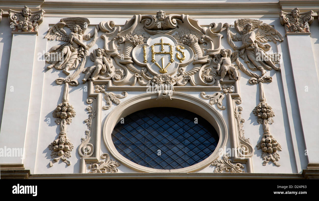Prauge - Relief an der Fassade der Jesuitenkirche Stockfoto