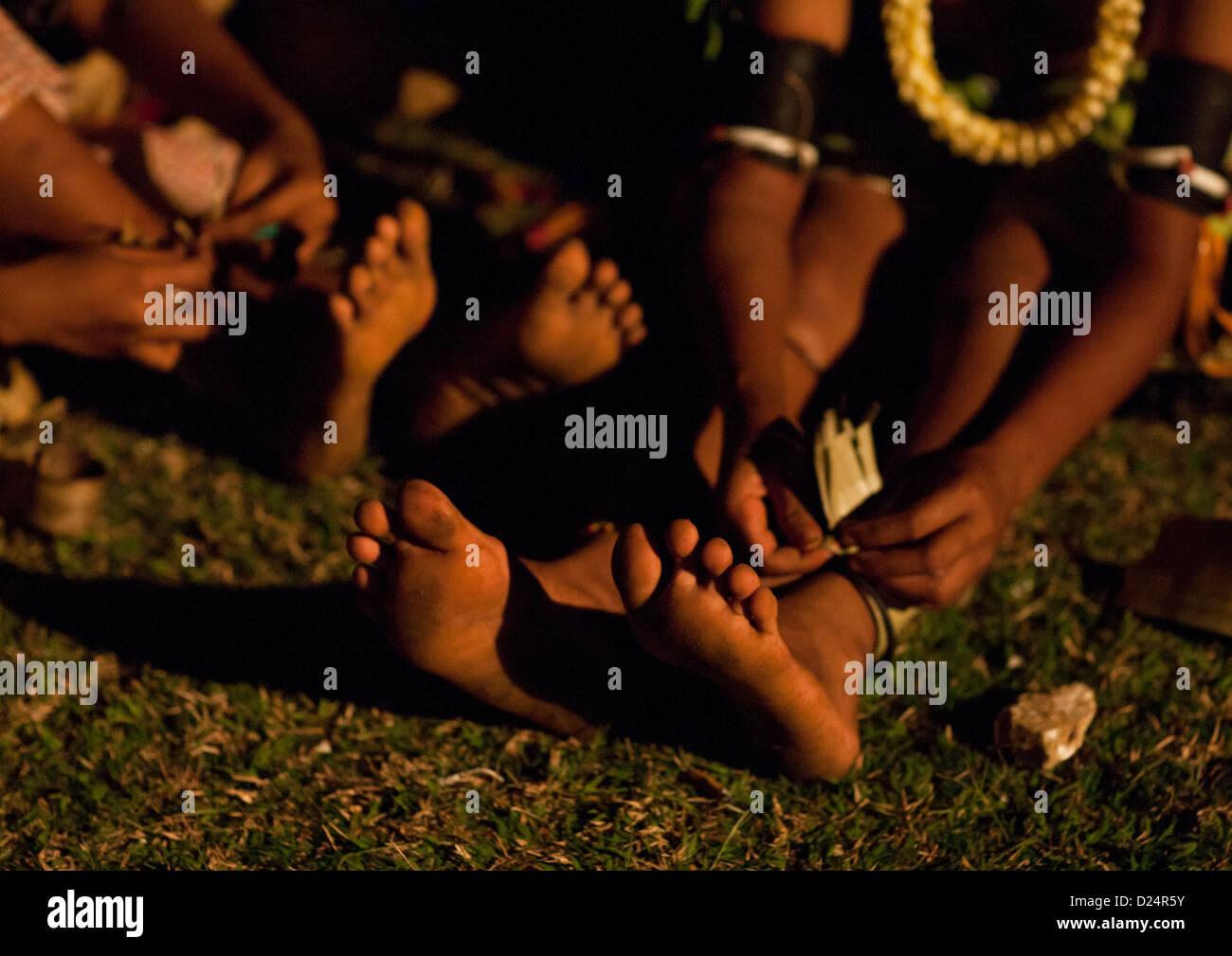 Tribal TänzerInnen Füße In Trobriand Insel, Papua-Neu-Guinea Stockfoto