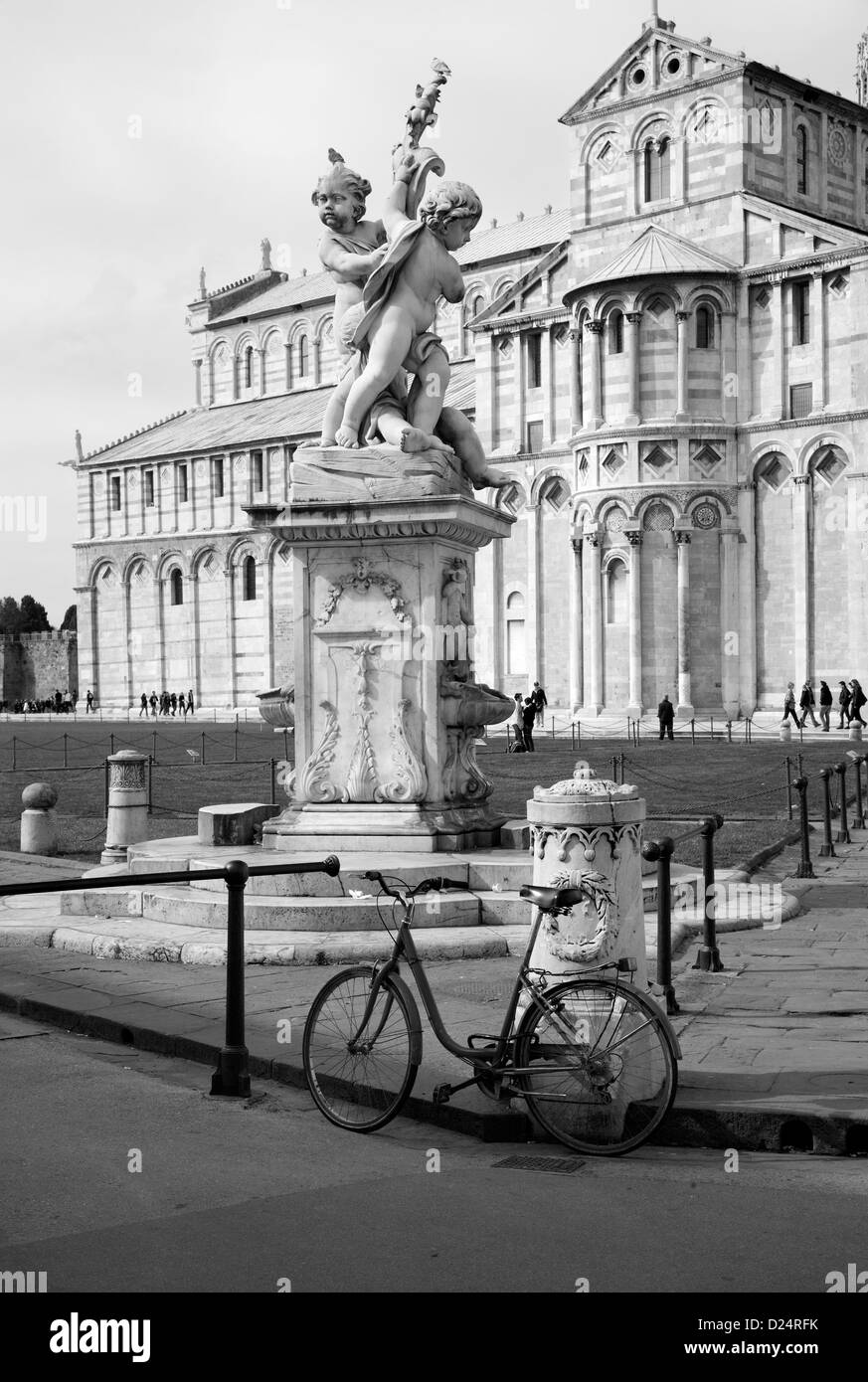 Pisa - Skulptur aus Agnels und Kathedrale Santa Maria Assunta Stockfoto