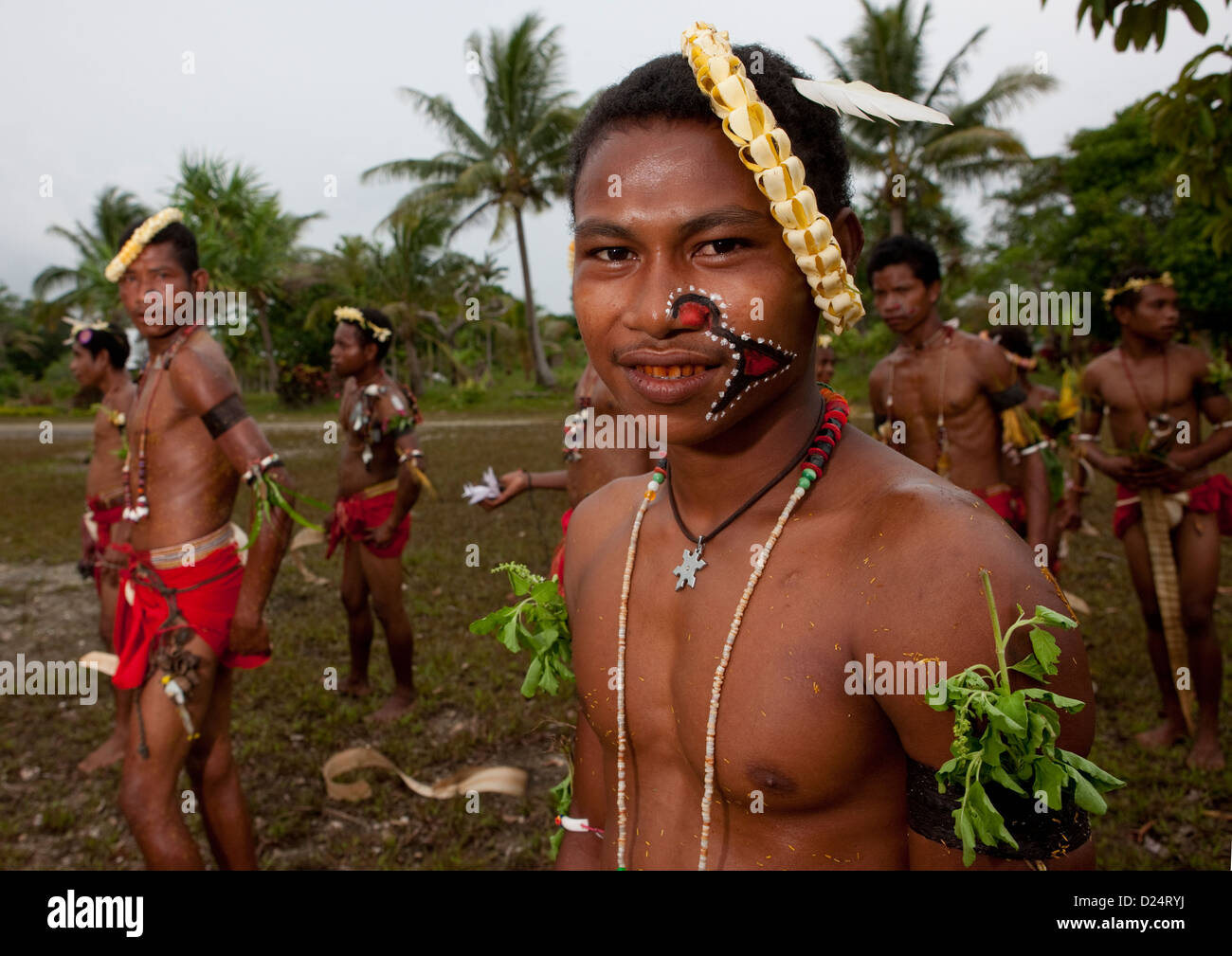 Tribal-TänzerInnen im Rahmen einer Feierstunde, Trobriand Insel, Papua New Guinea Stockfoto