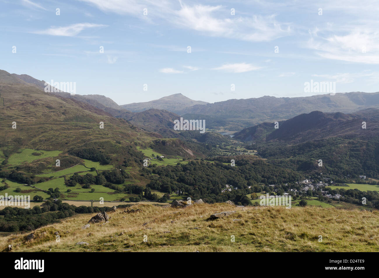 Blick in Richtung Beddgelert und Moel Siabod von Moel Hebog, Snowdonia Stockfoto