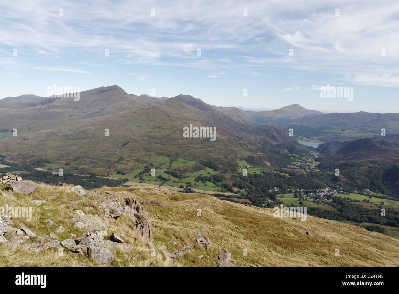 Blick in Richtung Snowdon und Beddgelert von Moel Hebog, Snowdonia Stockfoto