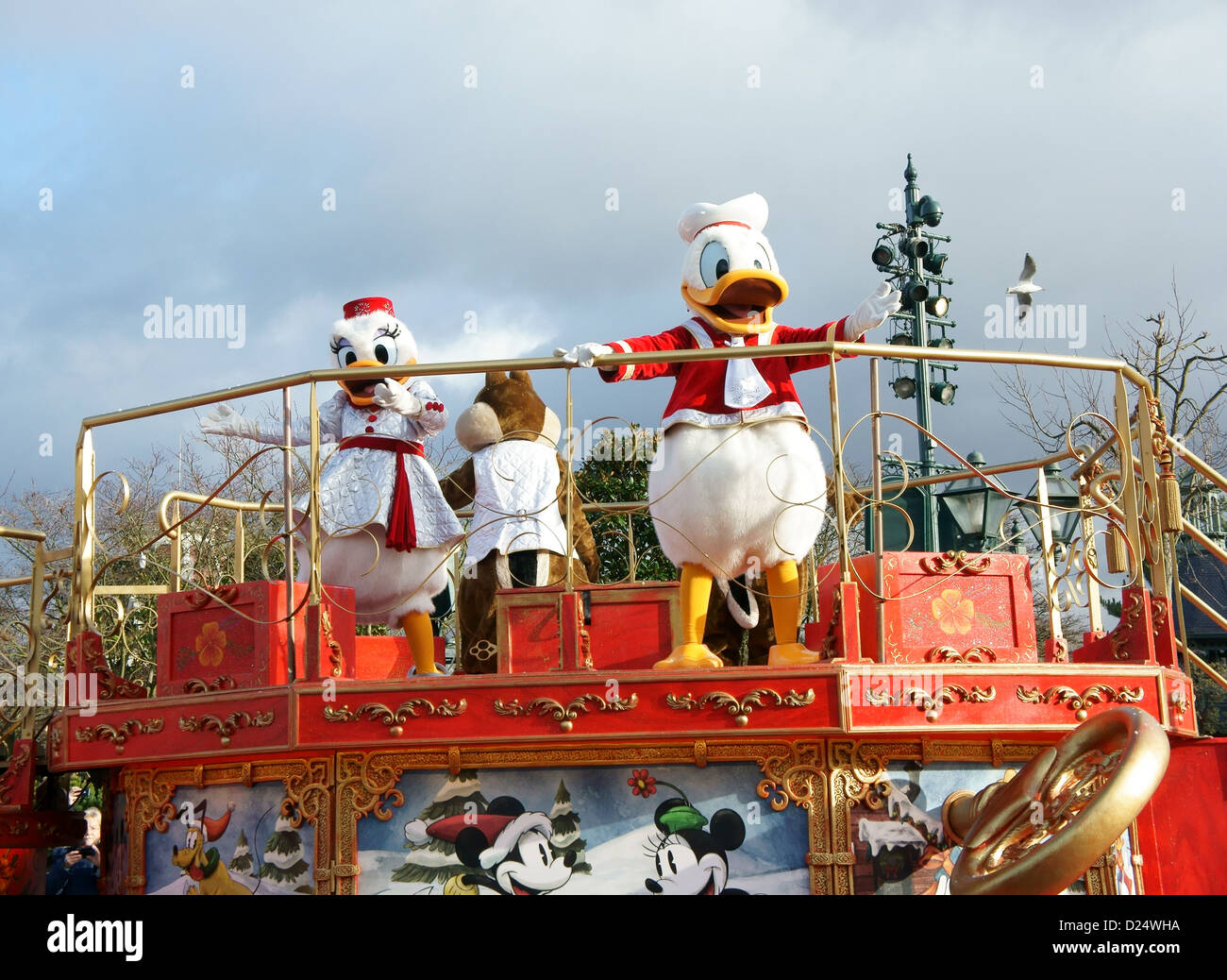 Donald und Daffy Duck in der Disney Parade im Disneyland, Paris, Frankreich Stockfoto