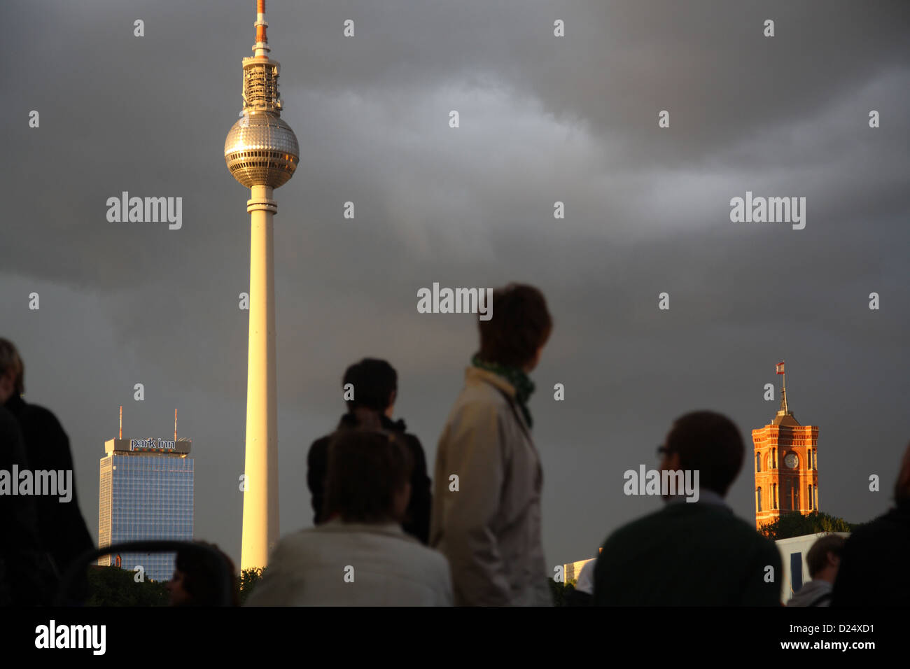 Berlin, Deutschland, Party unter freiem Himmel im Hintergrund des Fernsehturms Stockfoto