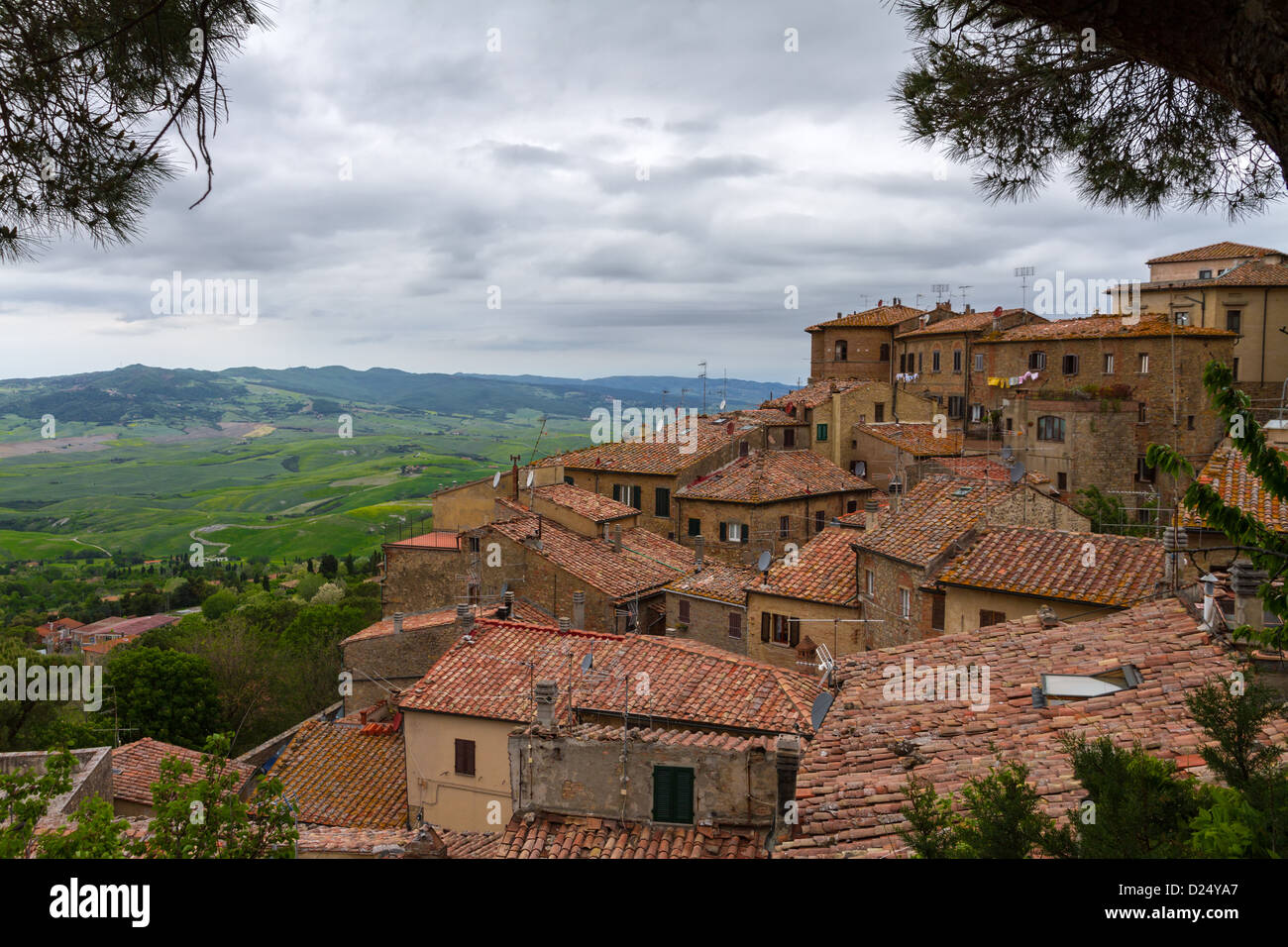 Volterra und Blick über Val d ' Orcia, Toskana, Italien Stockfoto
