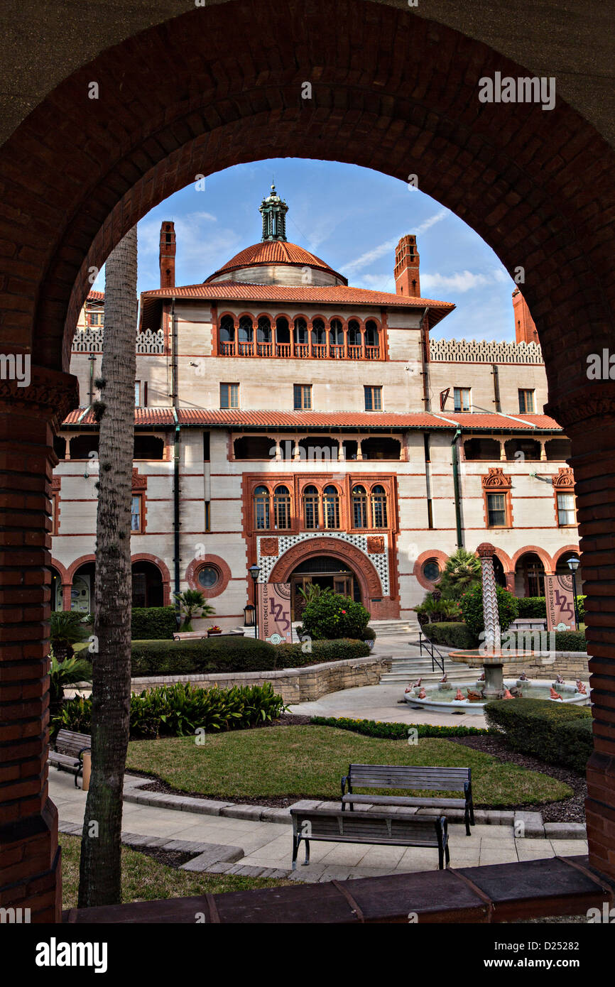 Flagler College in St. Augustine, Florida. Das Gebäude war ursprünglich das Ponce de Leon Hotel. Stockfoto