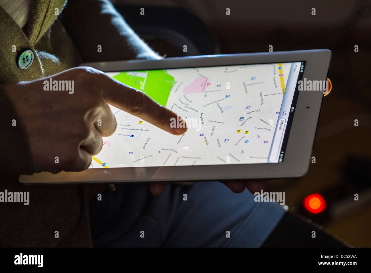 Person ist die Verwendung eines Ipad, Tablet-Computer. Stockfoto