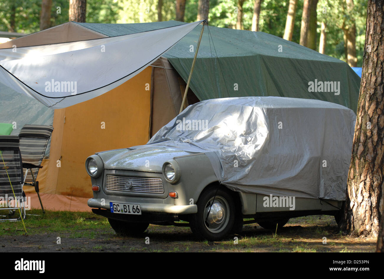 Caputh, Deutschland, einen überdachten Trabant auf dem Campingplatz Himmelreich Stockfoto